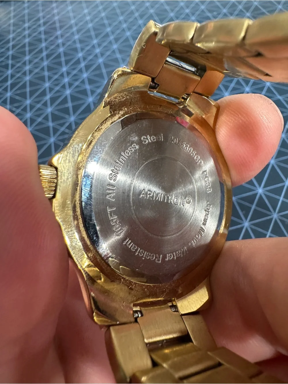 Armitron Men's Gold-Tone Analog Wristwatch Day/Date Water-Resistant Metal Band